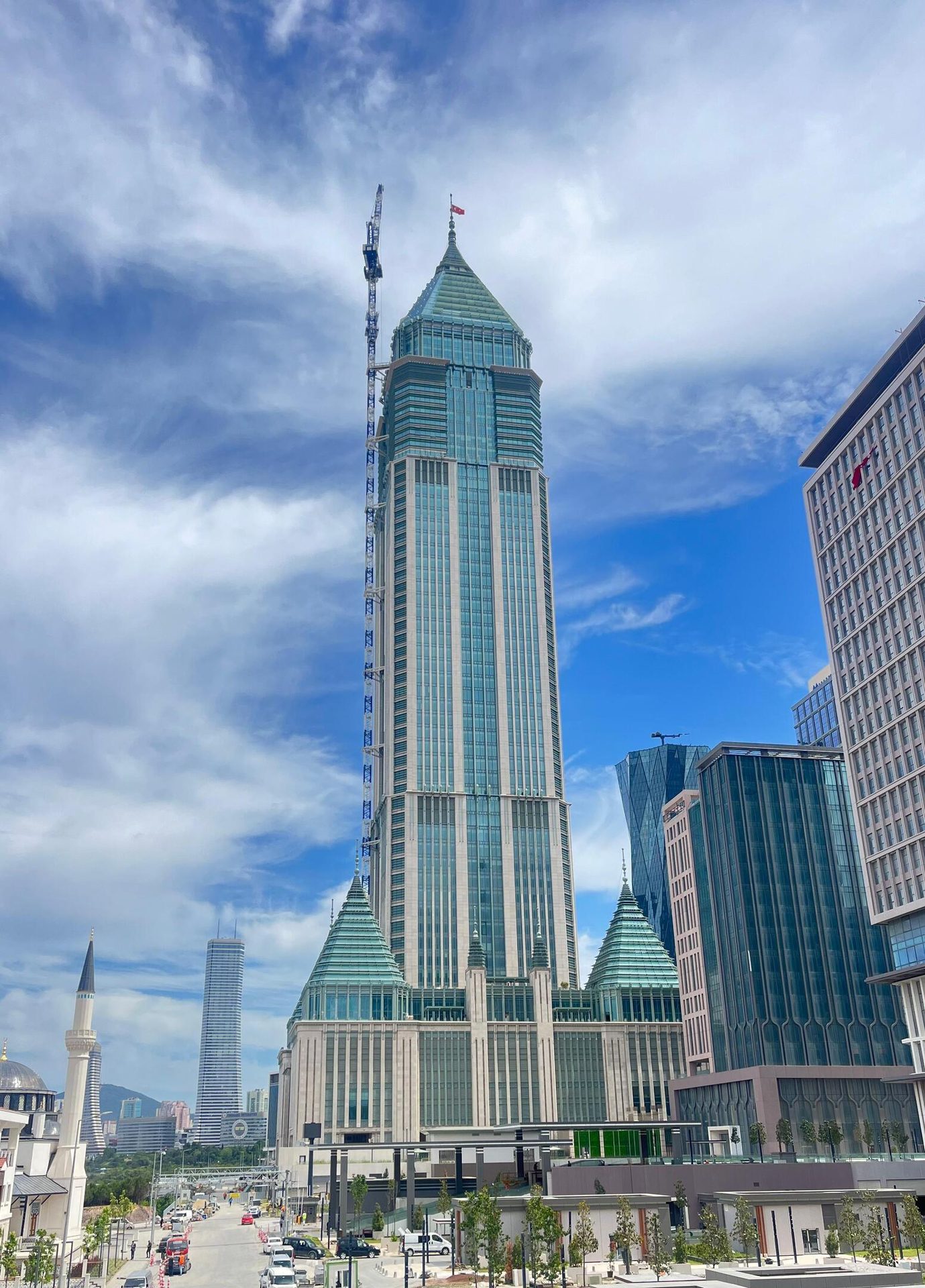 Urban design, Tower block, Cloud, Sky, Building, Skyscraper, World, Condominium, Thoroughfare