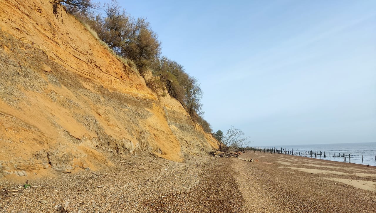 Coastal and oceanic landforms, Sky, Bedrock, Slope, Terrain