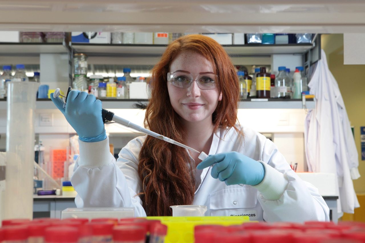 Pharmacy technician, Health care, Chemical engineer, Safety glove, Laboratory, Scientist, Shelf, Customer, Chemist