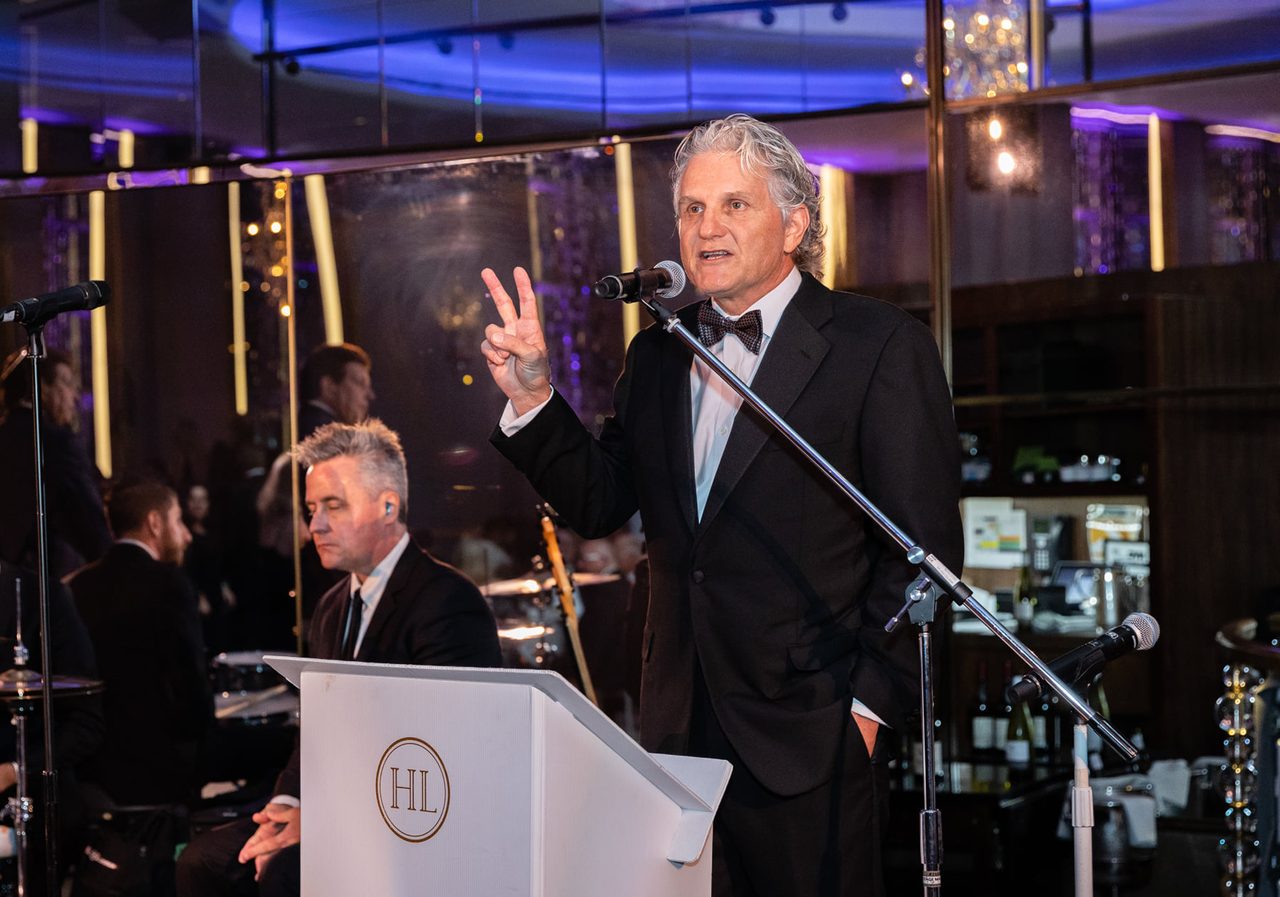 Public address system, Audio equipment, Microphone, Musician, Tie, Podium, Coat, Music, Entertainment, Suit
