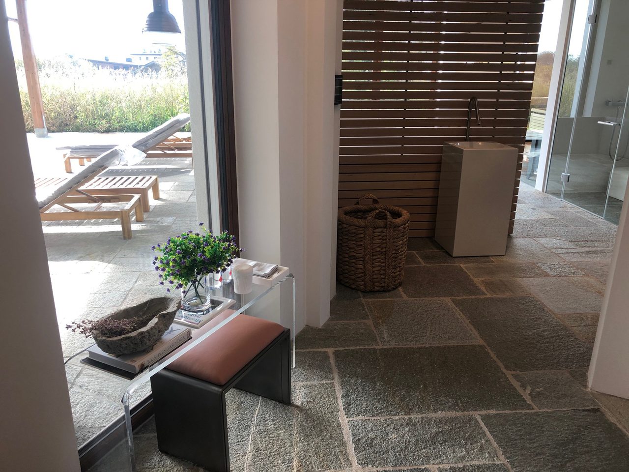 Interior design, Plant, Property, Houseplant, Wood, Building, Architecture, Floor, Flowerpot, Flooring