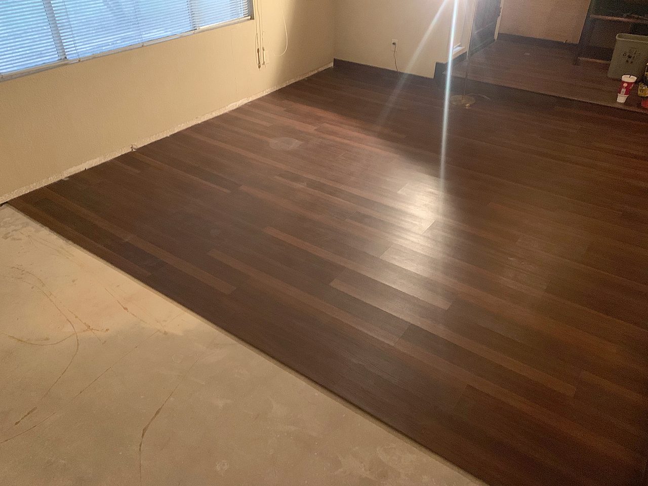 Wood stain, Building material, Brown, Fixture, Flooring, Floor, Rectangle, Beige, Paint