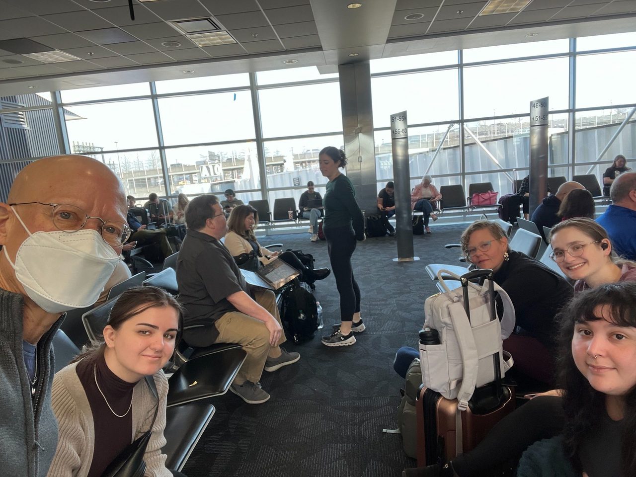 Luggage & bags, Furniture, Chair