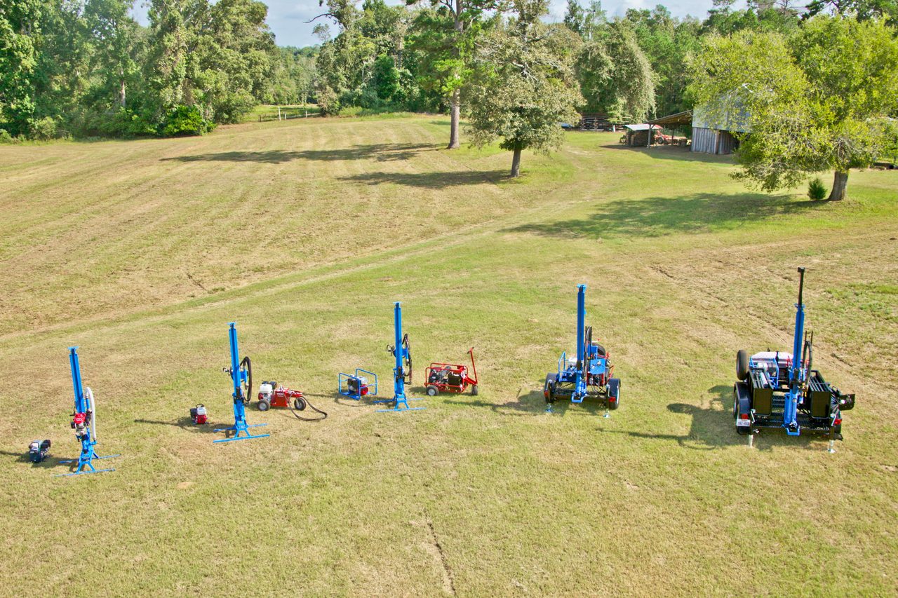 Natural environment, Land lot, Outdoor recreation, Plant, Tree, Sky, Grass, Grassland