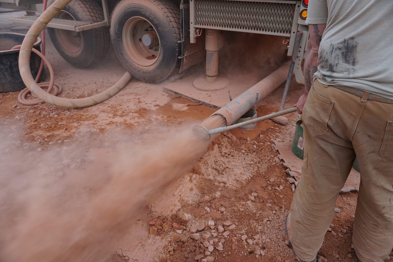 Automotive tire, Motor vehicle, Road surface, Wheel, Tread, Asphalt, Wood, Truck