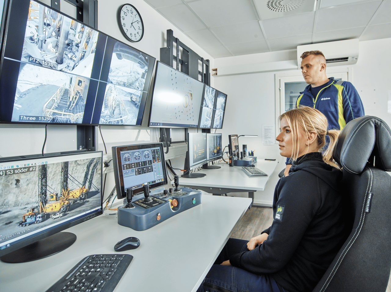 Personal computer, Automotive design, Input device, Table, Furniture, Peripheral, Desk