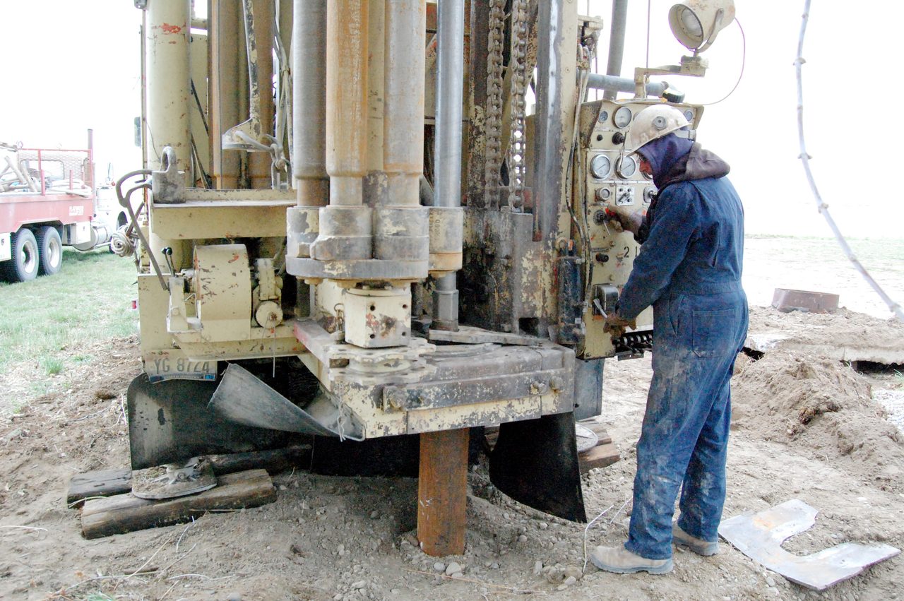 Automotive tire, Hard hat, Wheel, Workwear, Vehicle, Wood, Helmet, Tradesman, Asphalt