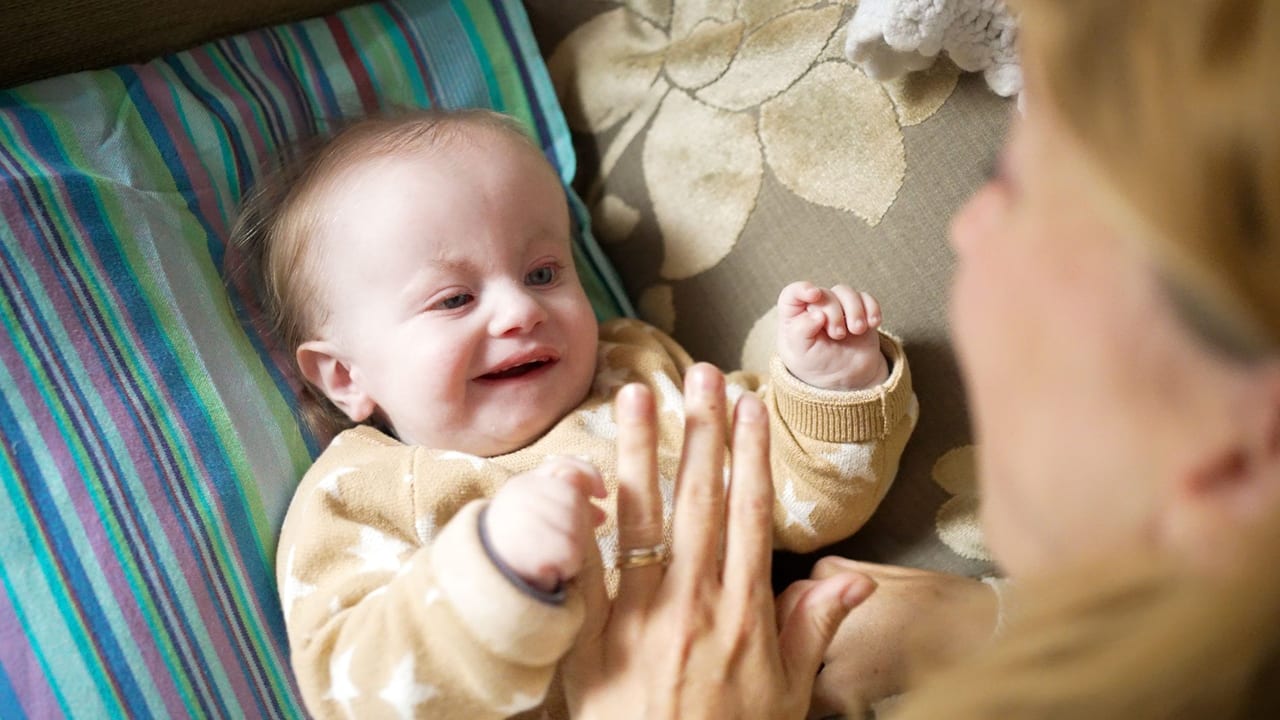 Baby & toddler clothing, Nose, Cheek, Skin, Smile, Eye, Happy, Mammal, Gesture