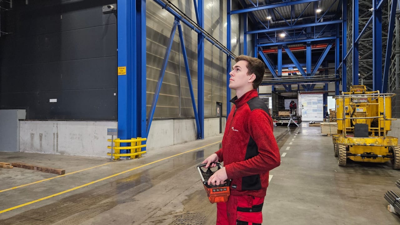 High-visibility clothing, Road surface, Workwear, Asphalt