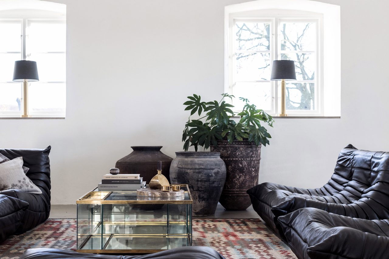 Picture frame, Plant, Property, Window, Couch, Building, Flowerpot, Comfort, Houseplant, Wood