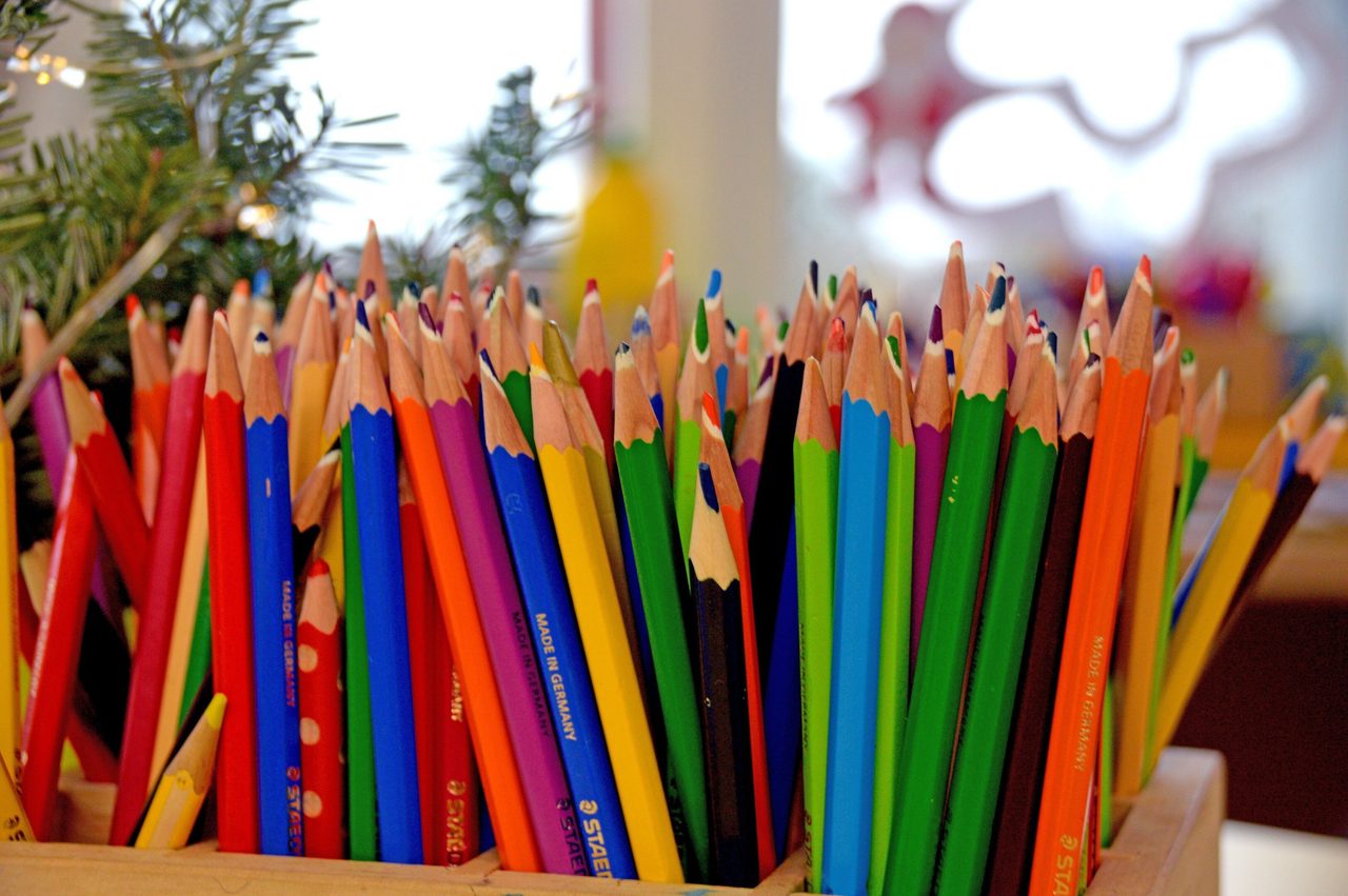 pen, coulours, child, children, kindergarden, childhood, cryon, buntstift, farbe, bunt, kindergarten, schule, kreativ, fröhlich, spielen, play, draw, malen, kunst, art, kindergarden, kindergarden, kindergarden, kindergarden, kindergarden