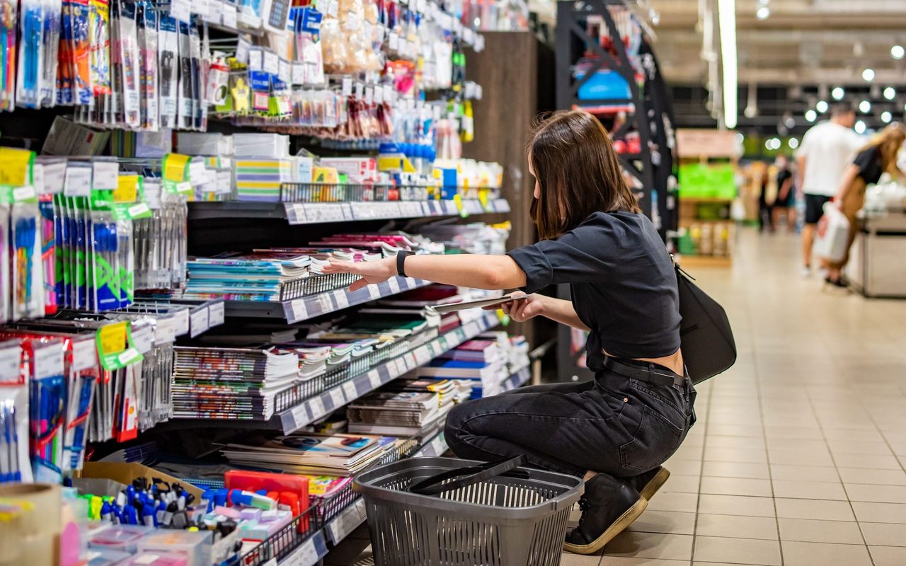 Convenience store, Retail, Customer, Supermarket, Shelf, Shelving, Shopping