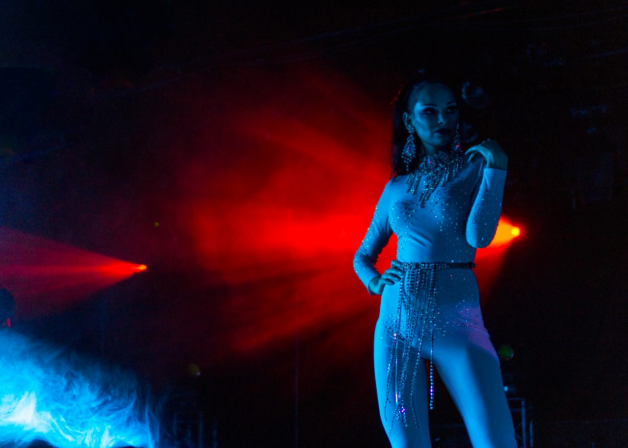 Flash photography, Performing arts, Music artist, Purple, Musician, Art, Entertainment