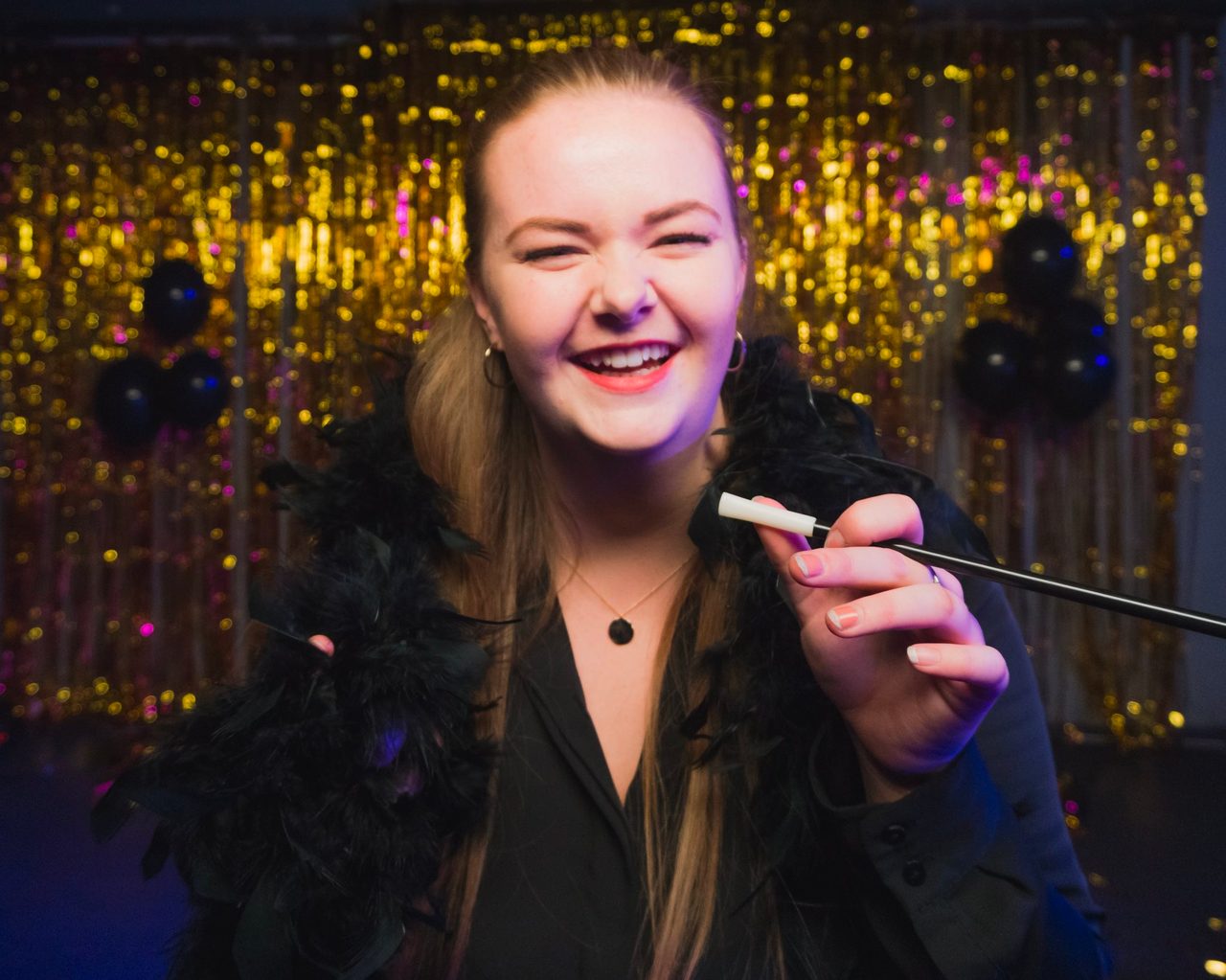 Music artist, Flash photography, Smile, Lip, Purple, Entertainment, Gesture, Happy, Fun