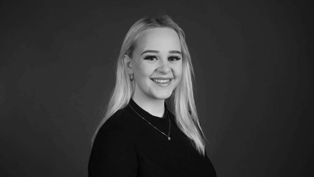 Flash photography, Smile, Lip, Hairstyle, Eyebrow, Arm, Gesture, Iris, Style, Black-and-white