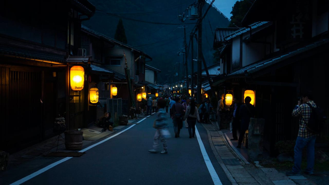 Road surface, Window, Sky, Cloud, Electricity, Asphalt, Dusk, Building
