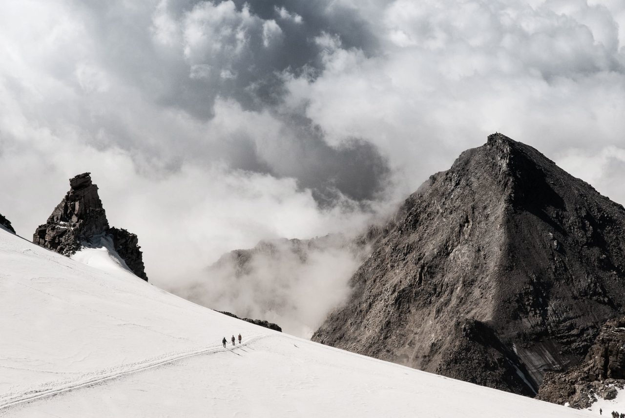 Glacial landform, Mountainous landforms, Mountain range, Cloud, Sky, Slope, Highland, Snow, Terrain