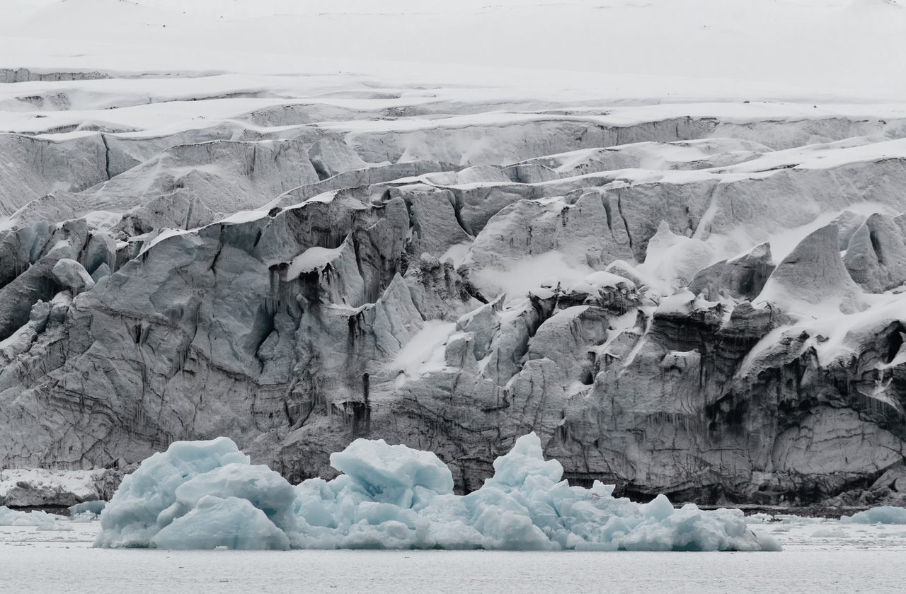 Polar ice cap, Body of water, Natural environment, Snow, White, Melting, Freezing