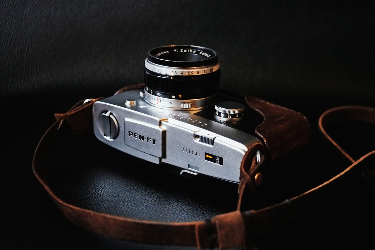 Mirrorless interchangeable-lens camera, Cameras &#x26; optics, Flash photography, Table