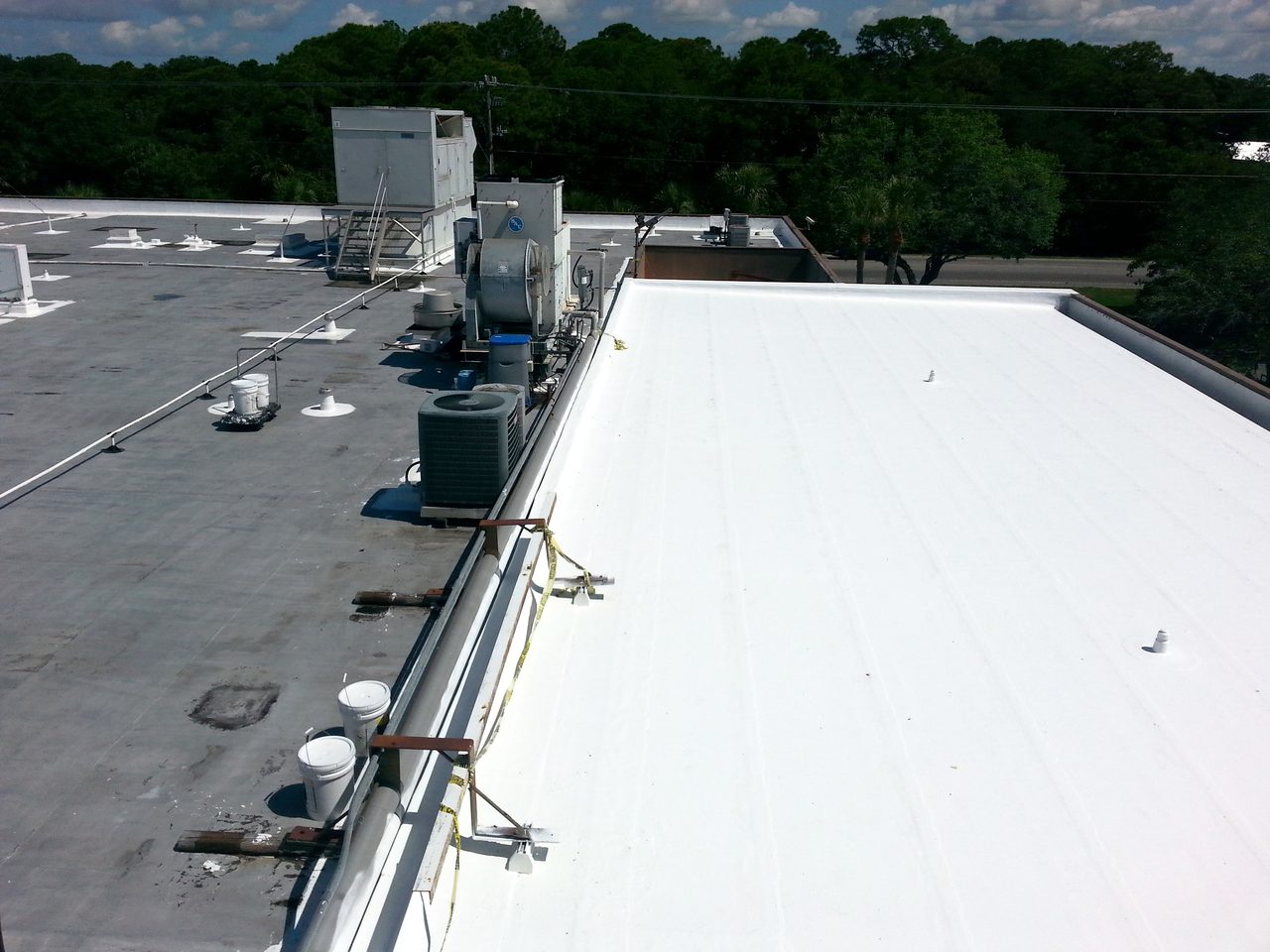 Road surface, Composite material, Cloud, Tree, Sky, Asphalt, Slope