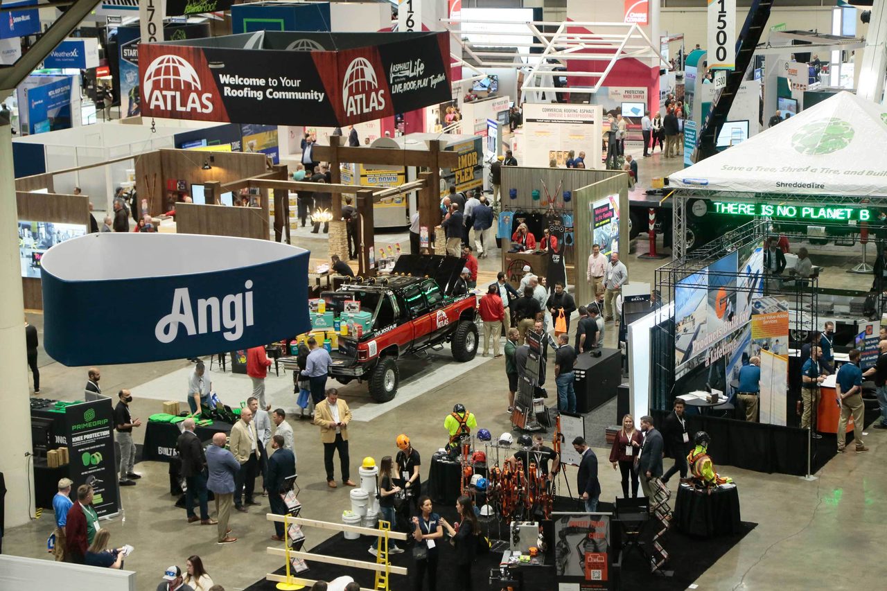 Motor vehicle, Product, Customer, Crowd