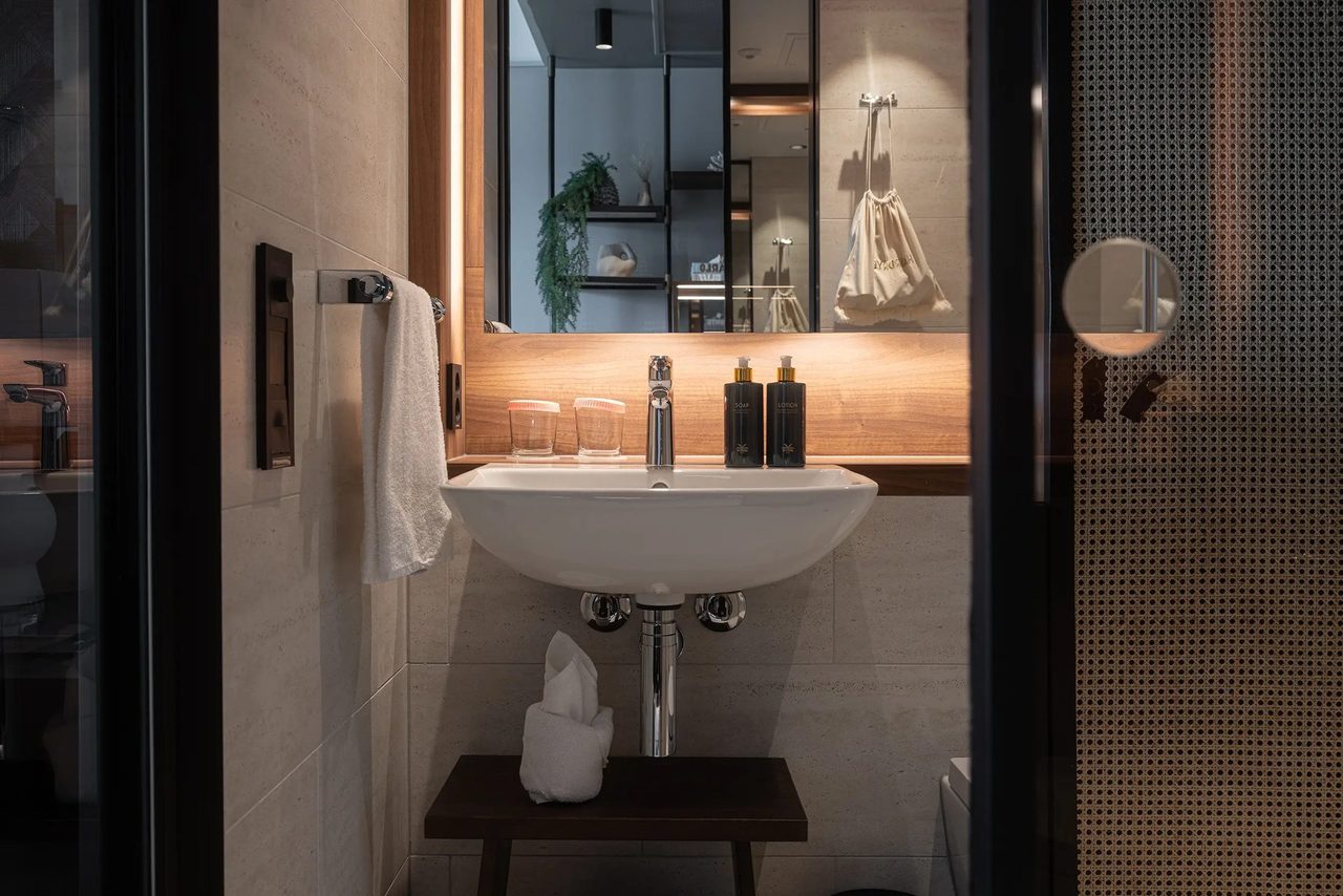 Interior design, Plumbing fixture, Bathroom Sink, Wall, Flooring, Floor, Mirror, Room