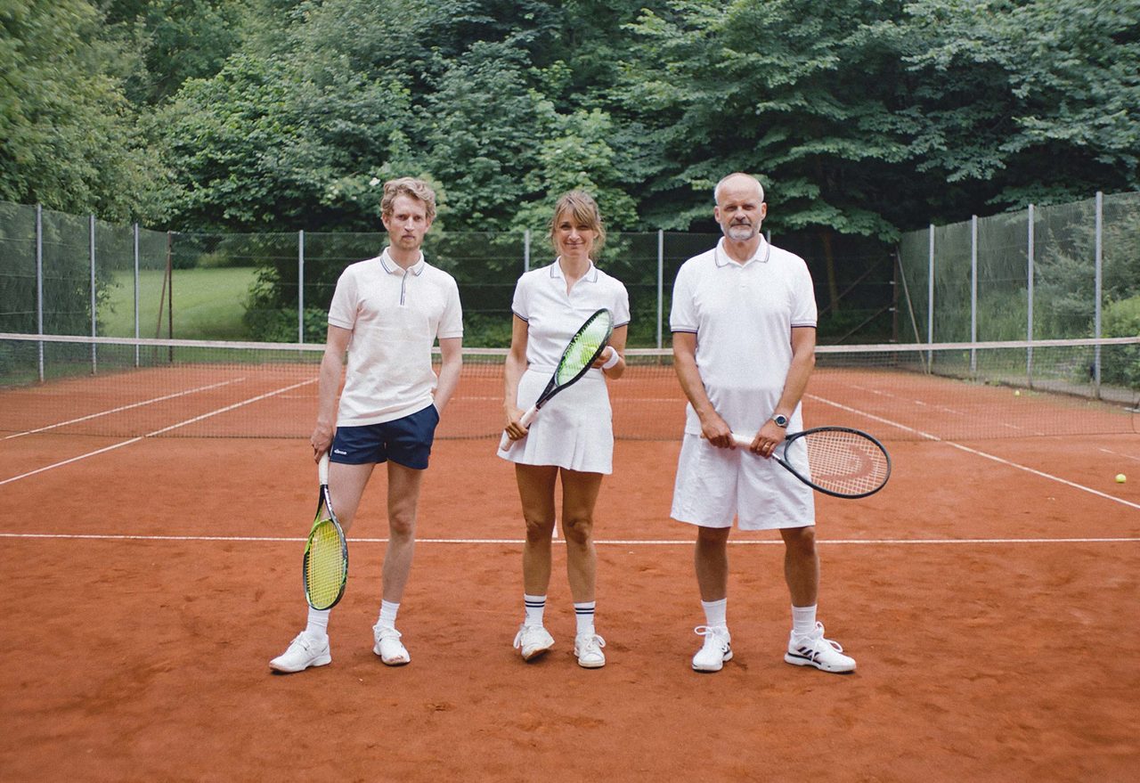 Tennis racket, Sports equipment, Racketlon, Strings, Leg