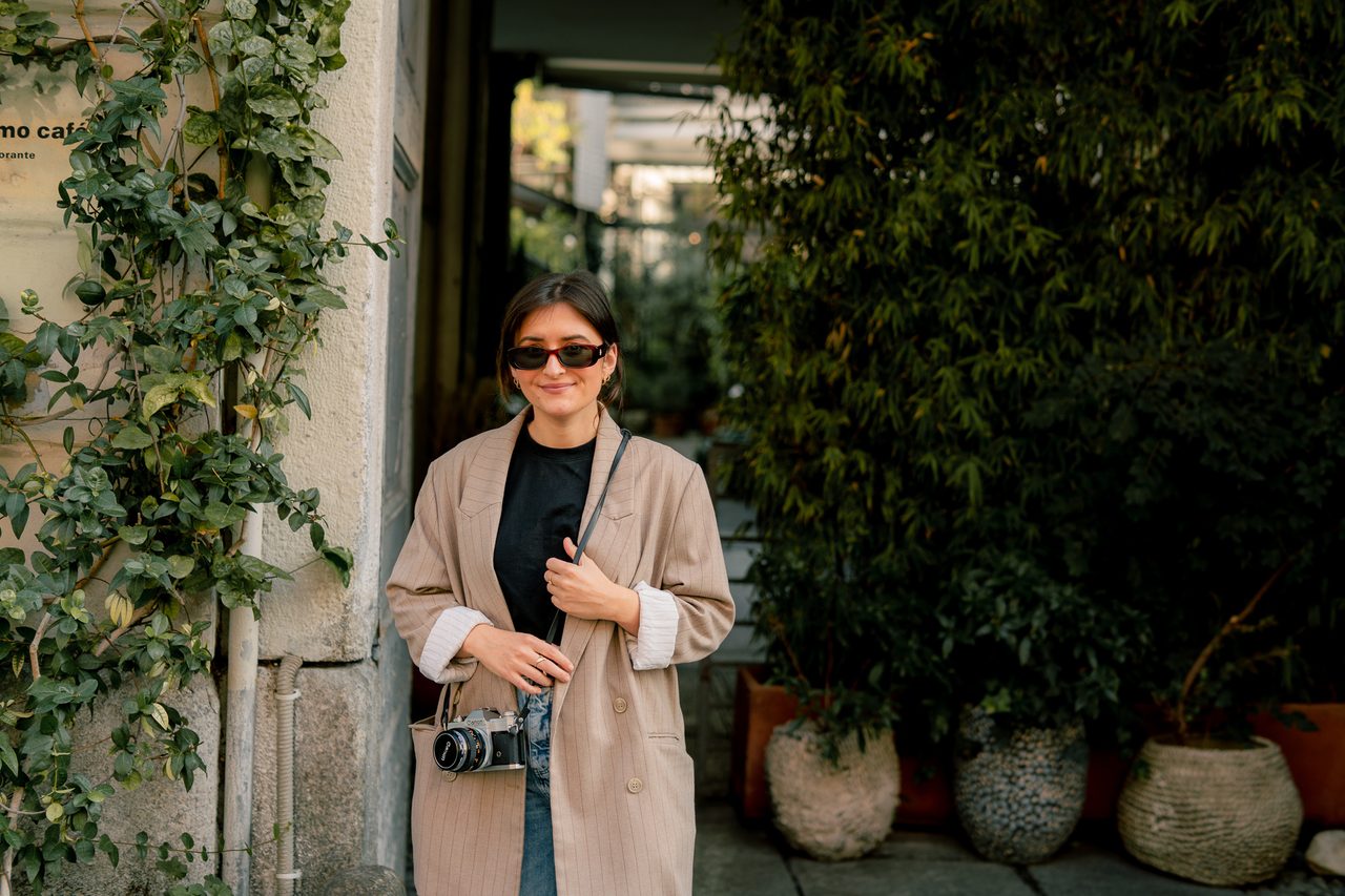 Vision care, Street fashion, Glasses, Plant, Sunglasses, Houseplant, Flowerpot, Sleeve, Waist, Eyewear