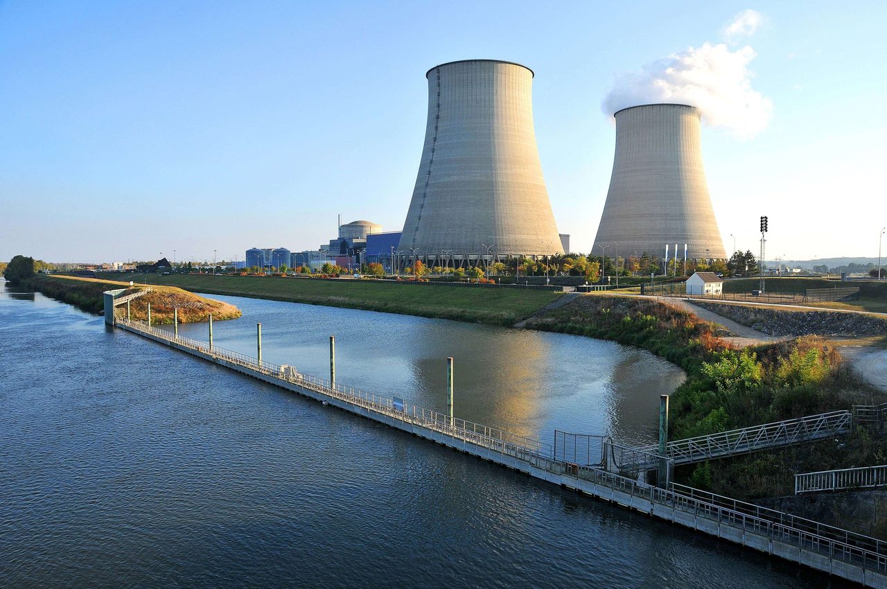 Nuclear facility. Электроэнергетика аэс. Фото атомной энергетики. Аэс каттеном франция. Берлин аэс.