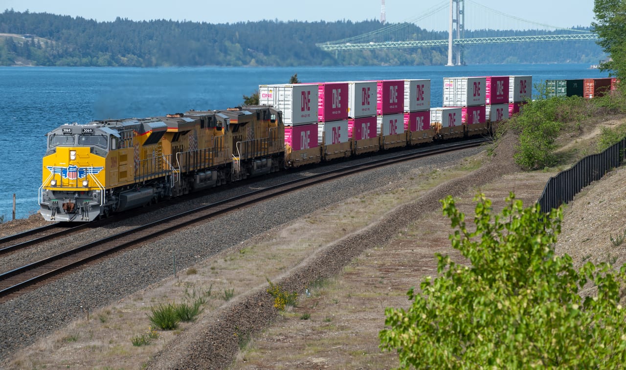 freight car, Rolling stock, Train, Water, Plant, Sky, Vehicle, Track, Electricity, Locomotive