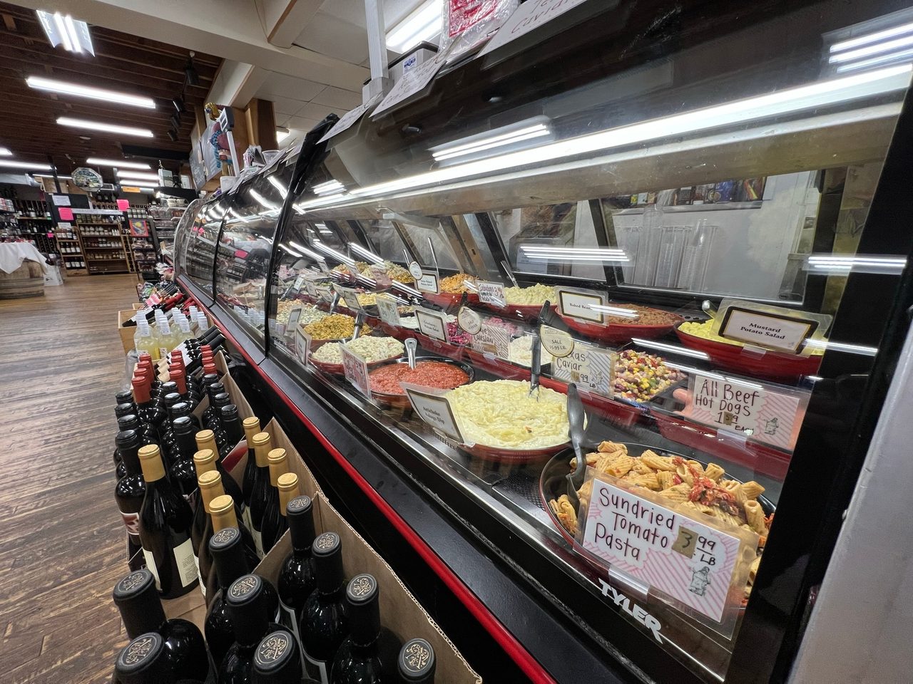 Natural foods, Convenience store, Food, Building, Cuisine, Retail
