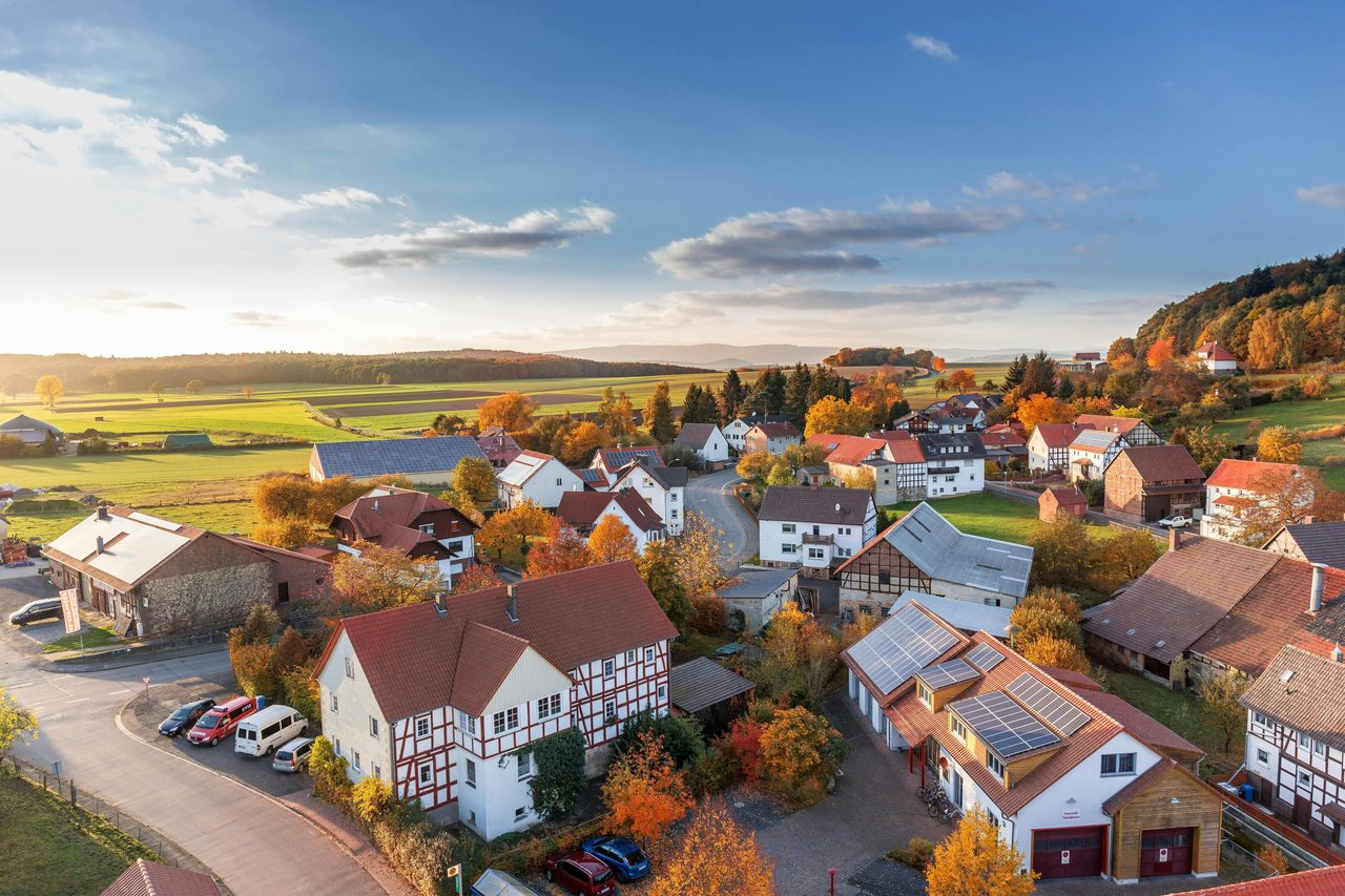 Charming aerial view of a rural village in autumn with vivid colors and clear skies.. Pixabay: https://www.pexels.com/@pixabay
