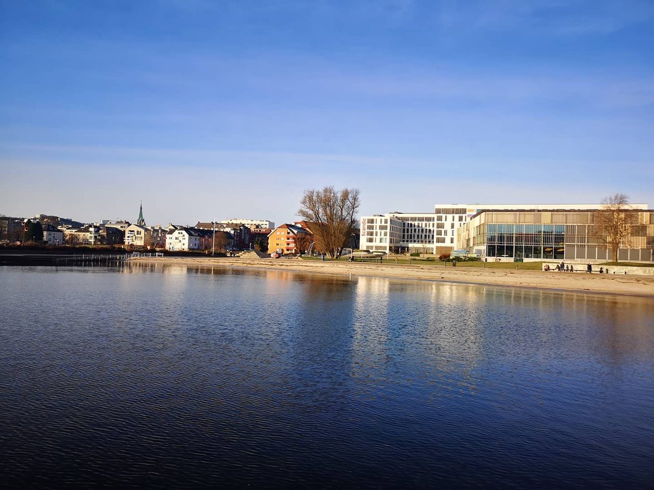 Water, Sky, Building, Cloud, Lake, Bank