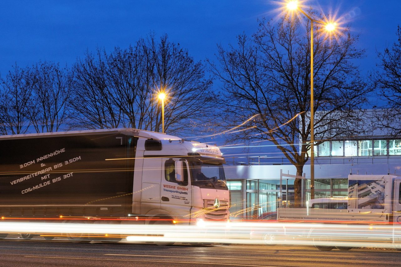 Street light, Automotive lighting, Sky, Vehicle, Infrastructure, Plant, Tree, Electricity