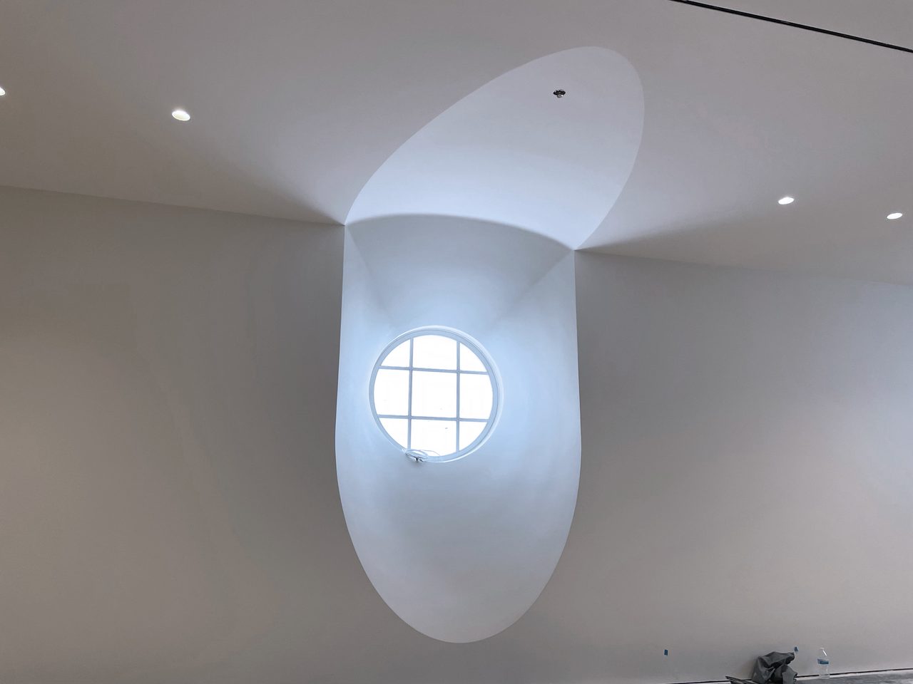 Interior design, Daytime, Cloud, Light, Lighting, Architecture, Fixture, Sky, Line, Wall