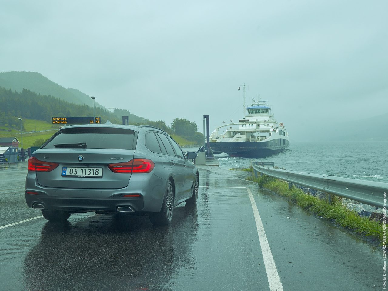 Automotive tail & brake light, Vehicle registration plate, Sky, Tire, Water, Wheel, Car, Boat