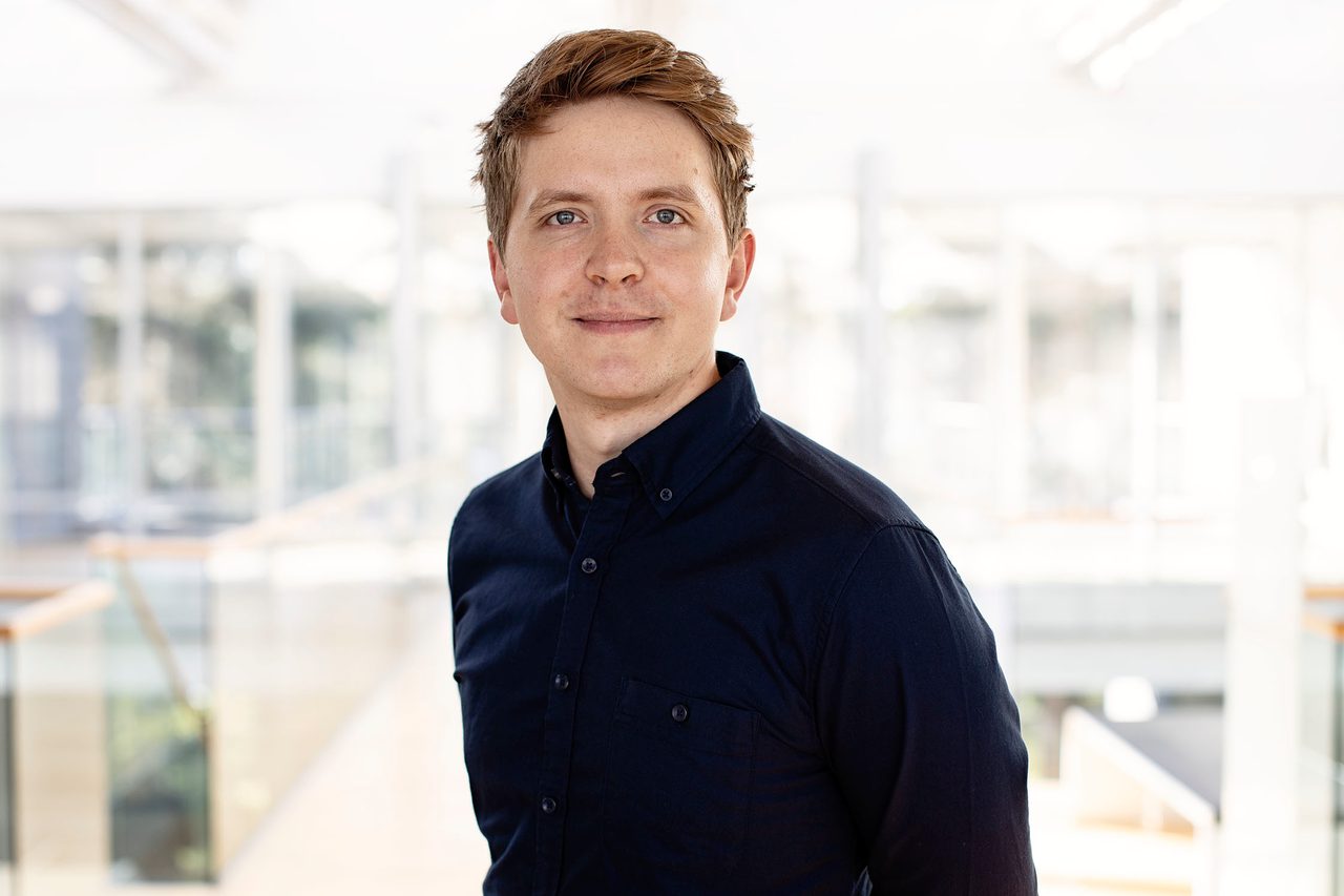 Dress shirt, Flash photography, Smile, Sleeve, Collar