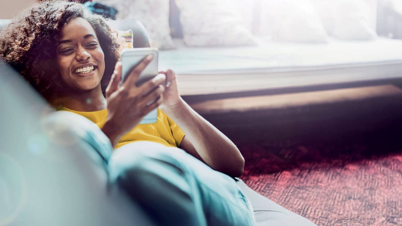 Electronic device, Facial expression, Mobile phone, Happiness, Gadget, Finger, Sitting, Comfort, Wrist, Technology