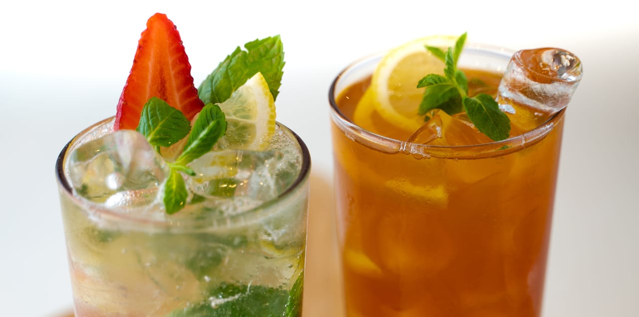 Ice cube, Fines herbes, Cocktail garnish, Food, Tableware, Liquid, Ingredient, Water, Cuisine