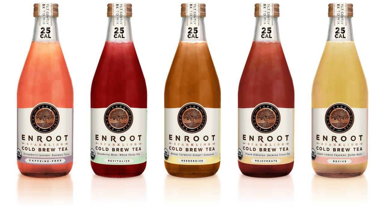 Packaging and labeling, Glass bottle, Alcoholic beverage, Liquid, Ingredient, Wine, Drink