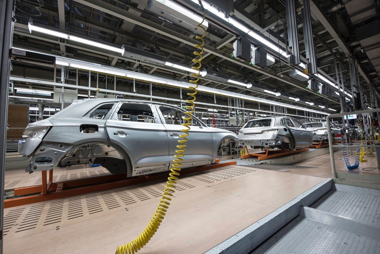 Motor vehicle, Automotive lighting, Transport hub, Bullet train, Car, Hood