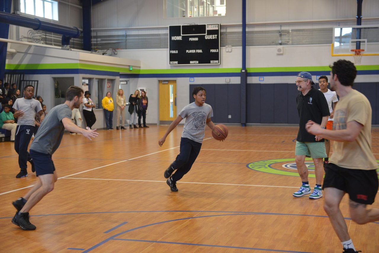 Sports equipment, Field house, Active shorts, Ball game, Basketball court, Player