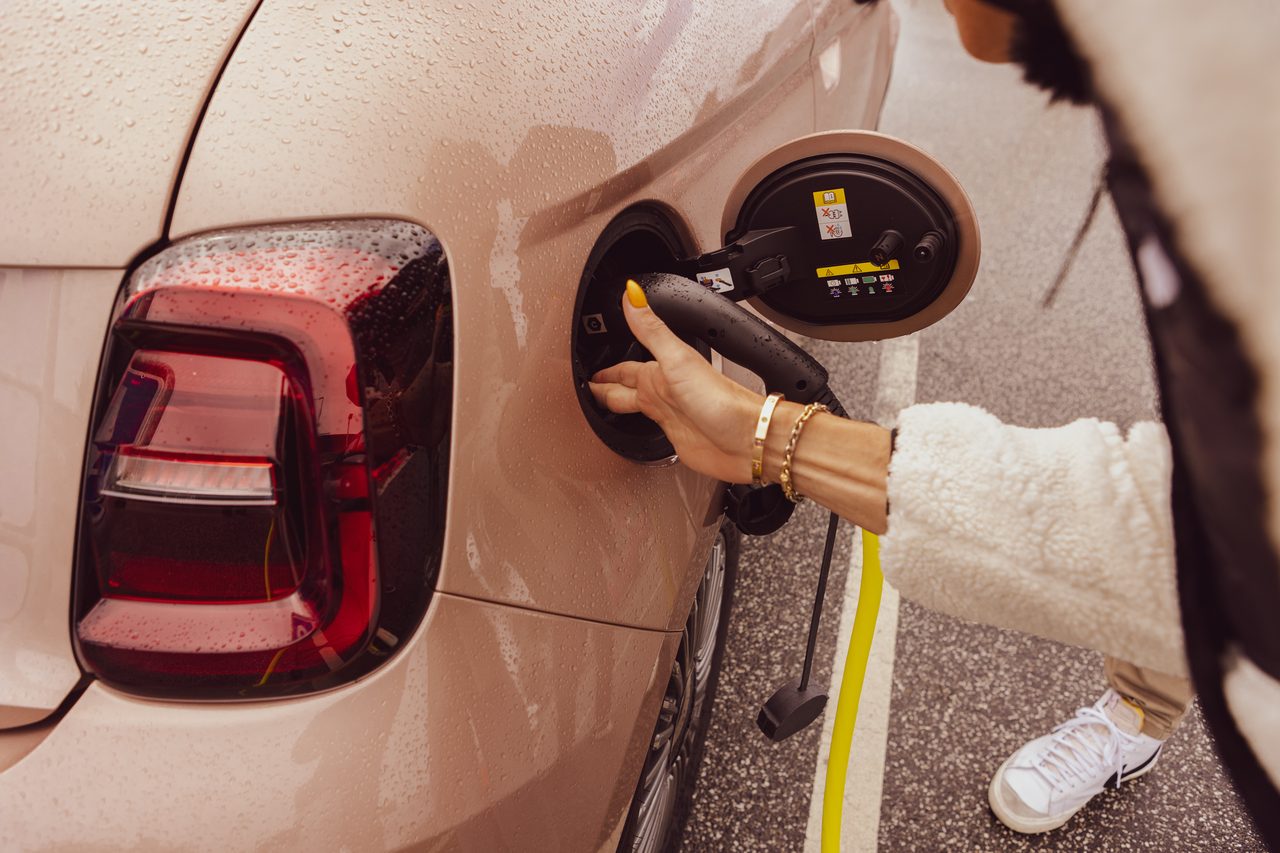 Automotive tail & brake light, Motor vehicle, Car, Hood, Wheel, Grille