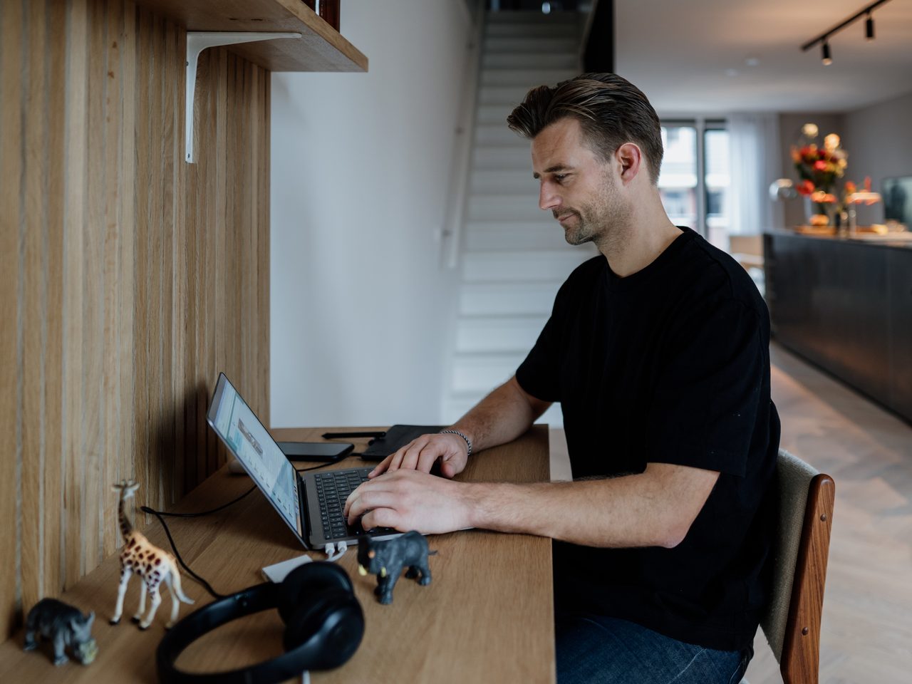Personal computer, Input device, Table, Laptop, Wood, Peripheral, Desk