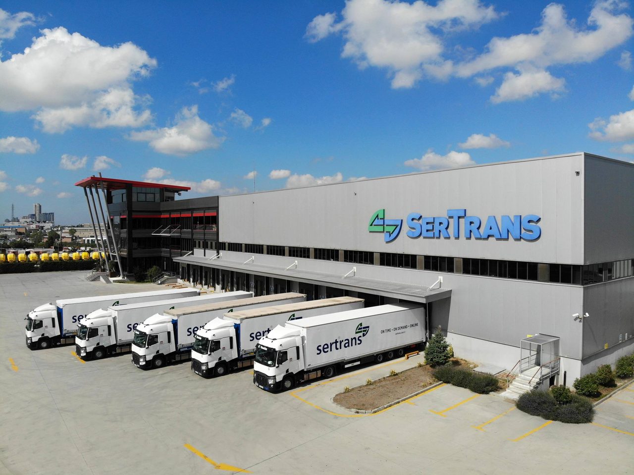 Motor vehicle, Automotive tire, Transport hub, Cloud, Sky, Wheel, Car, Truck