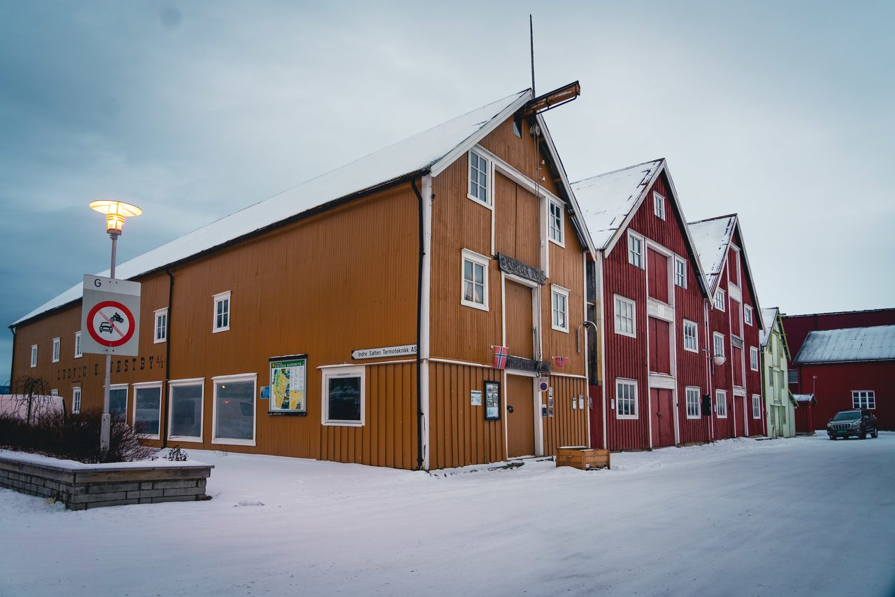 Street light, Residential area, Sky, Building, Window, Snow, Cloud, House, Wood, Neighbourhood