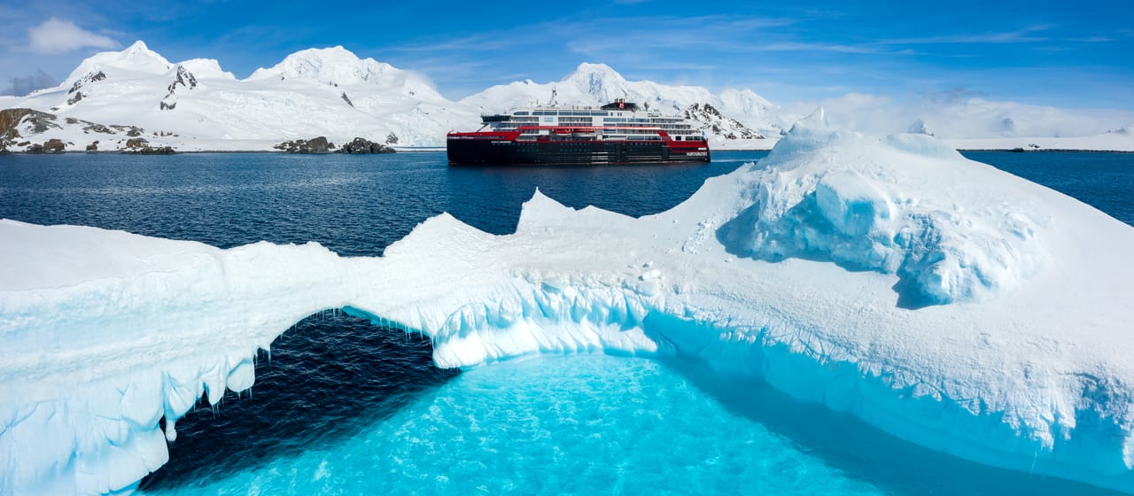 Water resources, Natural landscape, Sea ice, Sky, Snow, Azure, Blue, Cloud, Mountain