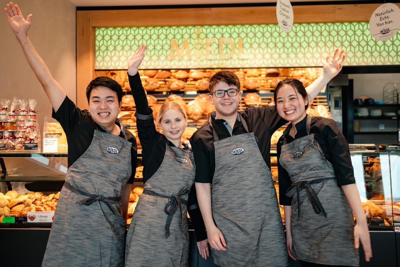 Smile, Customer, Retail