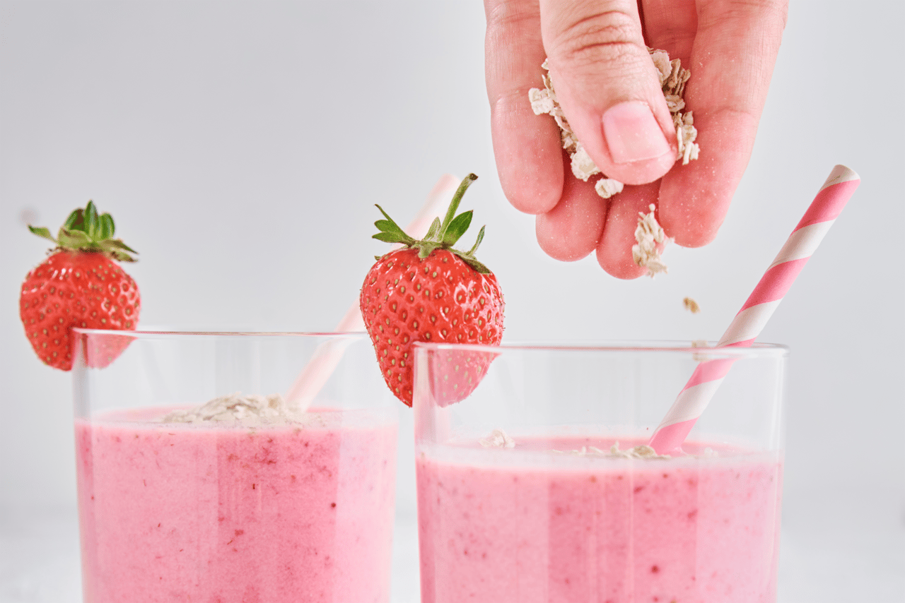 Natural foods, Food, Hand, Liquid, Tableware, Fruit, Plant, Strawberry, Ingredient, Strawberries