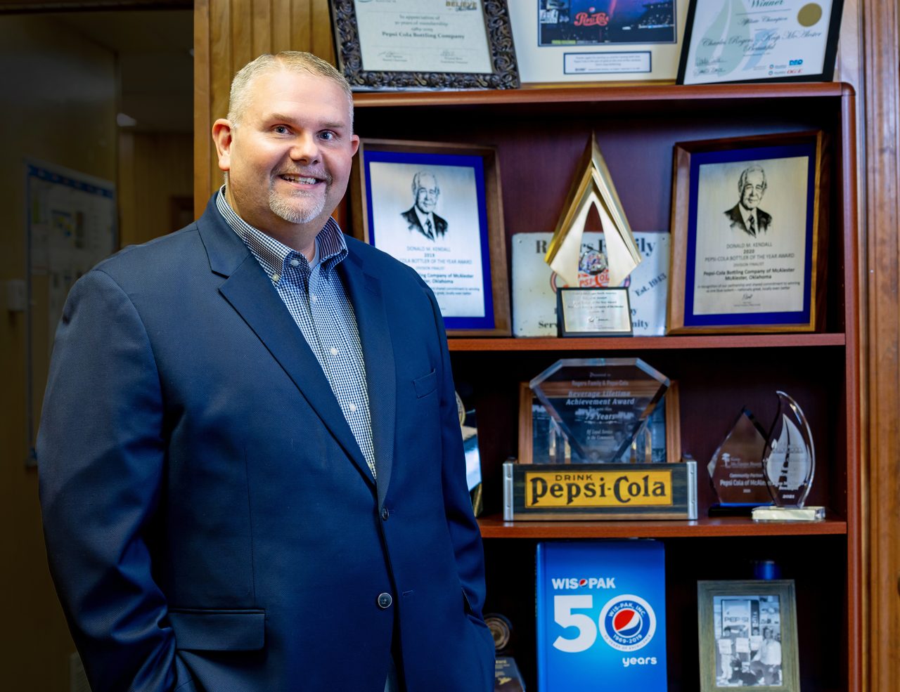 Picture frame, Dress shirt, Smile, Coat, Collar